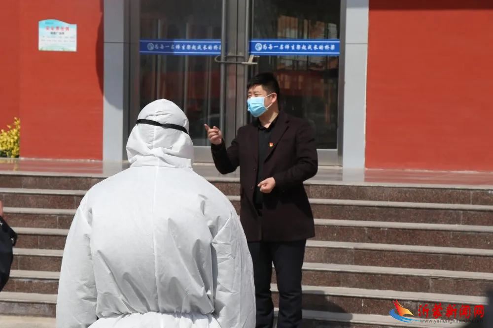 砥砺逆行筑堡垒，赤心研创育人情 ——临沂新桥小学校长李正伟带领党员逆守统筹纪实