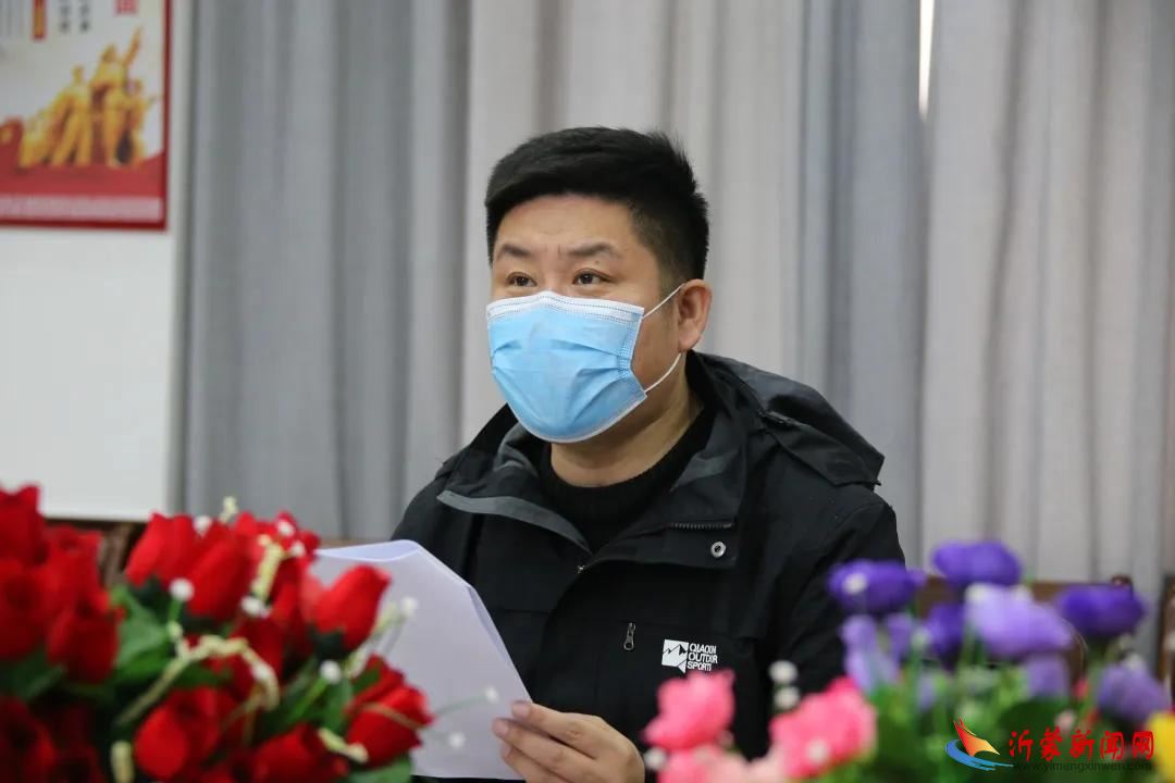 临沂新桥小学举行“让初心在春天里‘远足’”主题党日活动