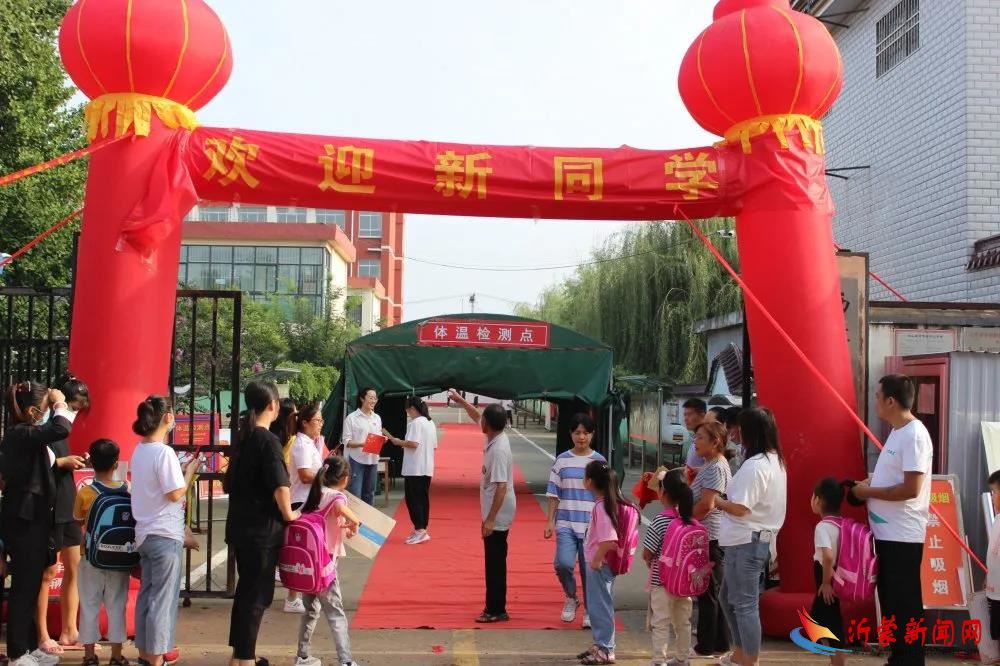 开笔启蒙 慧悦人生——新桥西蒋小学举行一年级新生入学典礼仪式