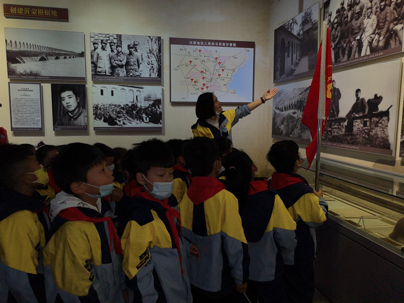 探沂镇中心小学开展“感受红色文化，弘扬沂蒙精神”研学活动