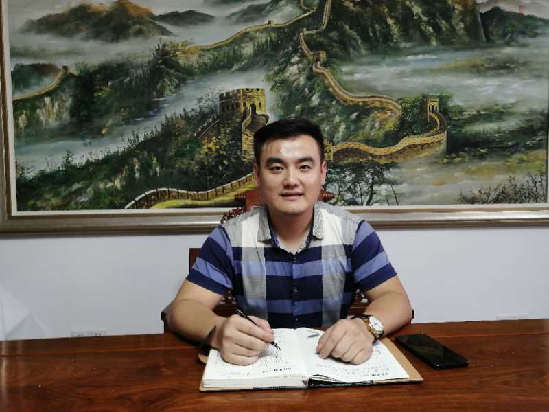    张连杰：带领朋友一起做公益 