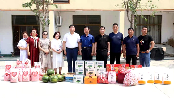 鲁房儒房、临沂新益民眼科等单位和个人到平邑兴合幸福院献爱心