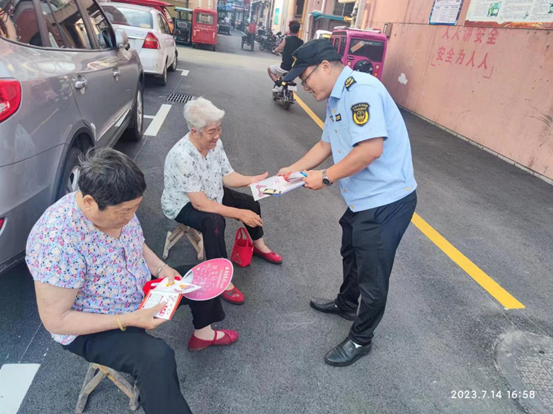 张家王庄社区组织开展安全进社区活动