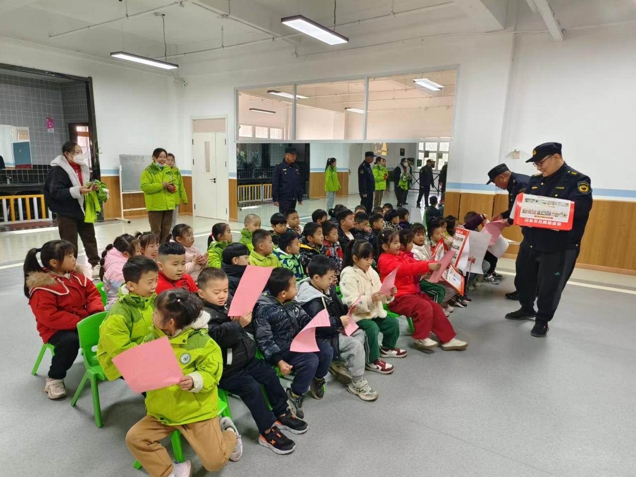 兰山街道后十社区开展消防安全宣传“五进”活动