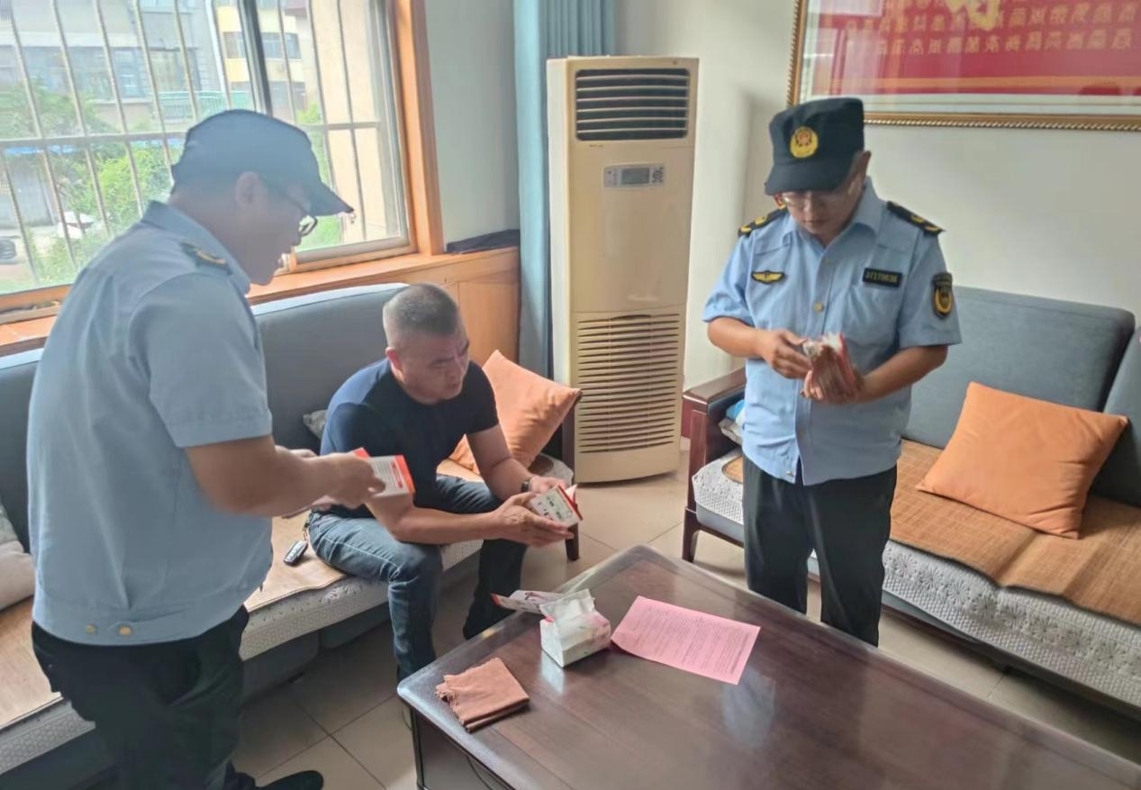 张家王庄社区开展消防安全“进家庭”宣传活动