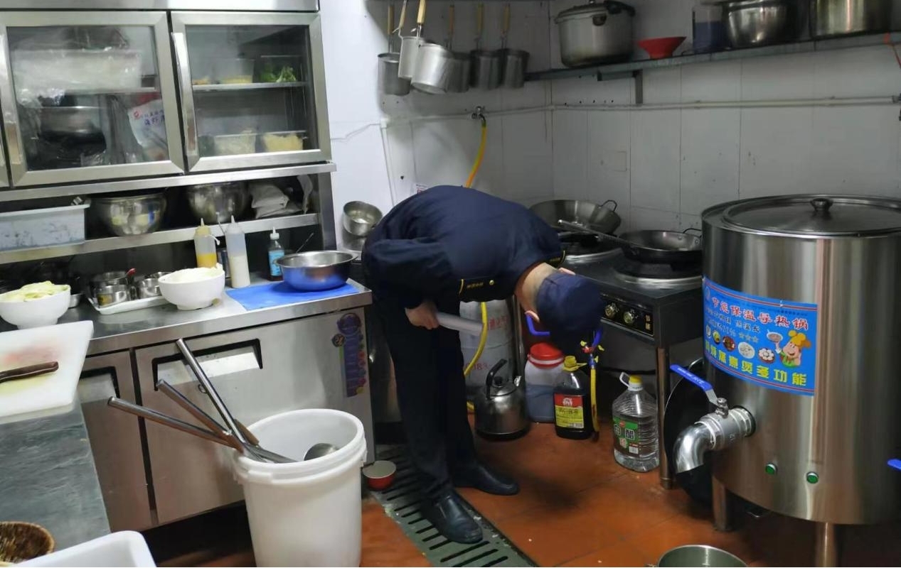 兰山街道张王庄社区开展燃气安全隐患排查工作