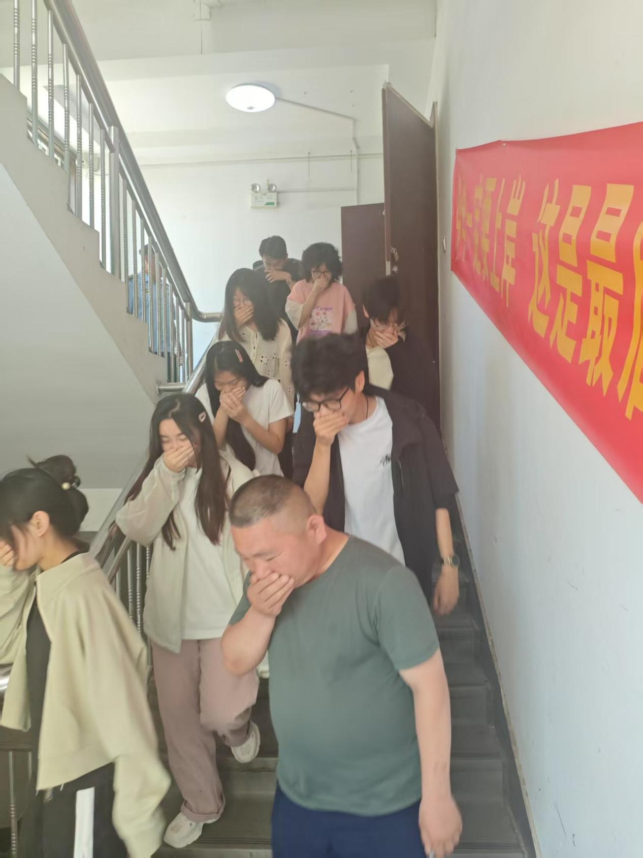 桃李教育师生共筑消防安全防线