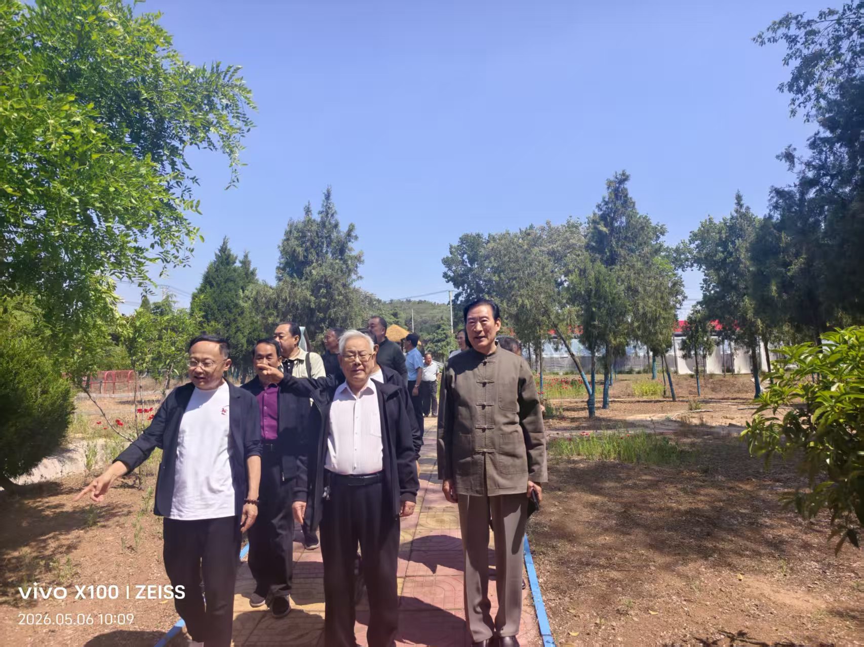 校法宝阳光少年成长营志愿导师座谈会圆满召开