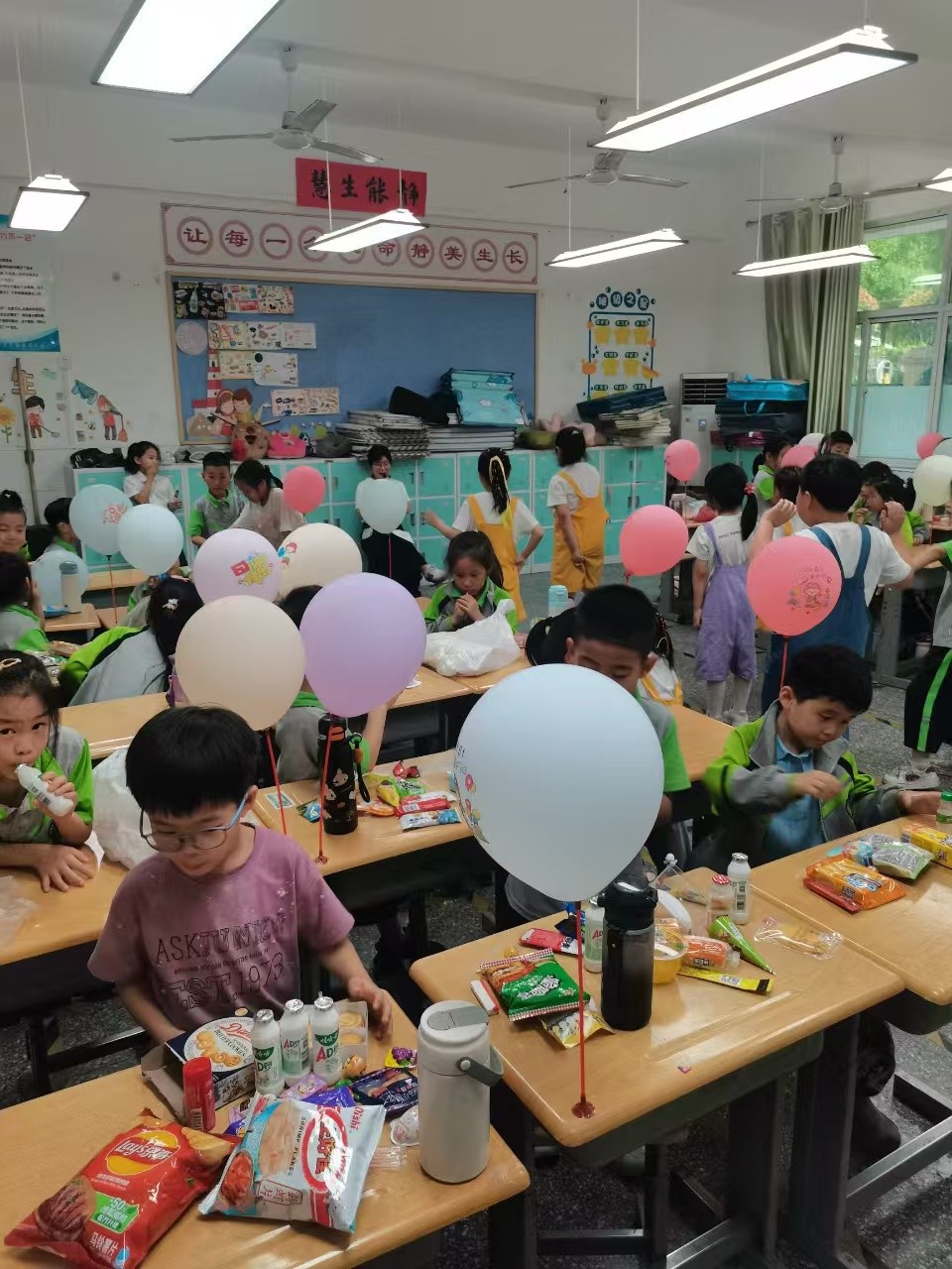 教室溢童趣，欢喜庆六一： 临沂北园路小学东岳校区班级六一主题活动暖心开启